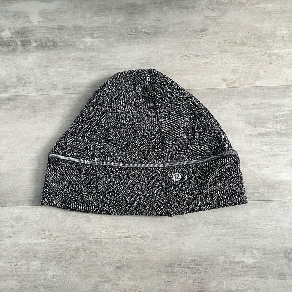 Lululemon Beanie Black and Silver